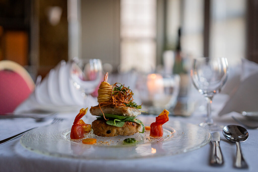 Ringcafe-Tischgedeck-und-Essen