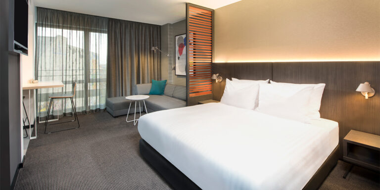 adina-apartment-hotel-leipzig-studio-room-bedroom-02-2017